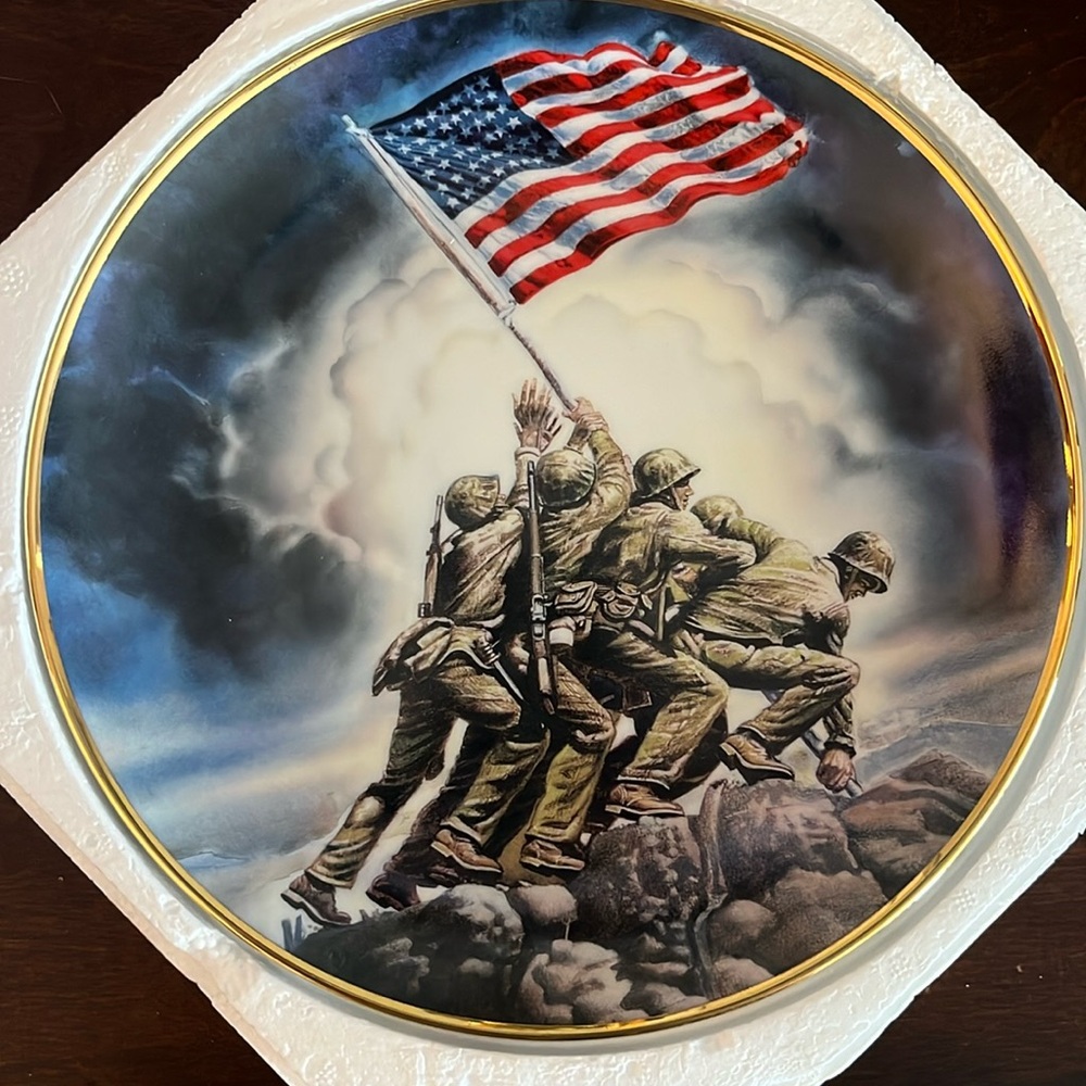 Franklin Mint "Raising of the Flag on Iwo Jima" Collector Plate Vintage 1992 EUC